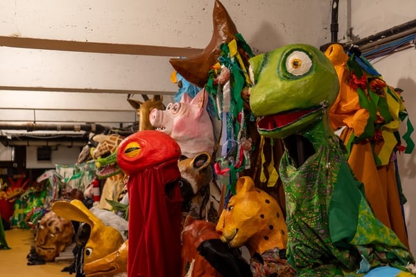 Cover image for Of Dust and Dragons: Boston’s Underground Puppet Library