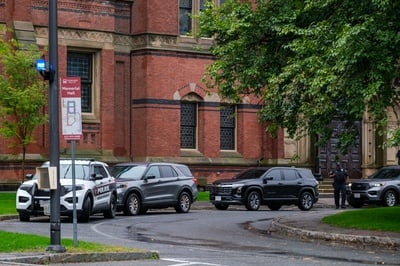 Cover image for Harvard Police Reopen Memorial Hall After Bomb Threat Prompts Shelter-in-Place Order