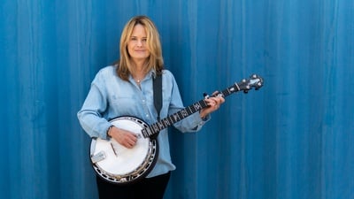 Cover image for Harvard Artist Profile: Alison H. Brown ’84 Brings Genre-Defying Bluegrass Back to Cambridge