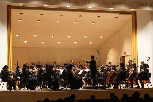 Cover image for A Triumphant Start: Bach Society Orchestra Opens Its 73rd Season